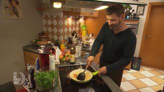 Daniel versemmelt sein Dessert 