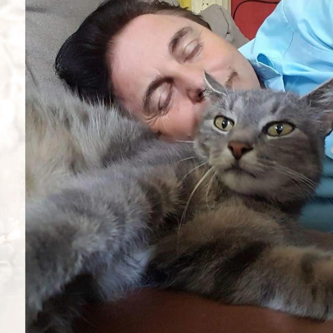 Ein Bild von Uwe (schlafend) mit seiner Püppi. Warum das hier zu sehen ist? Video gucken, dann wisst ihr es! Ein Bild von Uwe (schlafend) mit seiner Püppi. Warum das hier zu sehen ist? Video gucken, dann wisst ihr es!