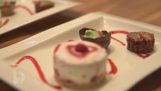 Omas Blechkuchen mit Basilikumsorbet