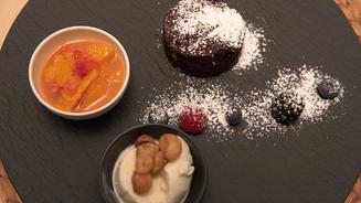 Brownie, Joghurteis mit Orangenkompott