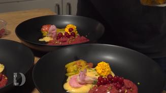 Rotes Beeren Eis mit Sabayon