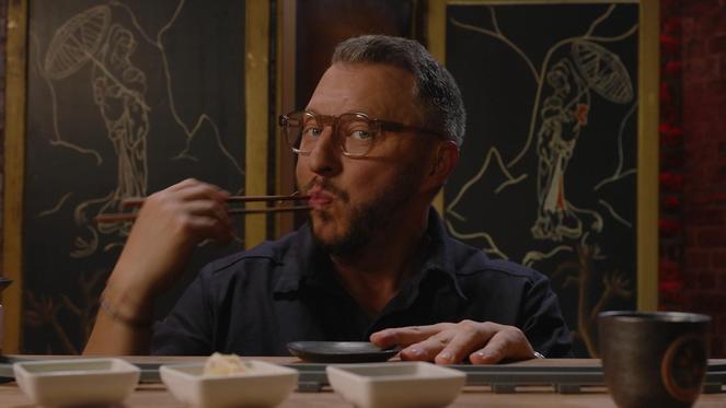 Auf der Suche nach dem perfekten Sushi ist ihm kein Weg zu weit