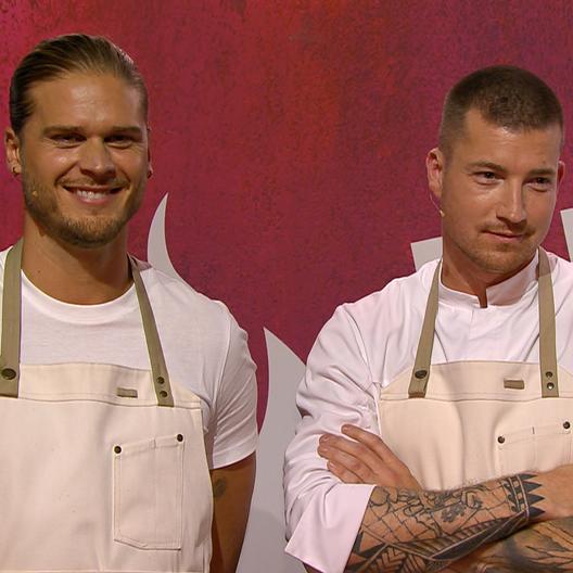  Laura Wontorra kann sich zwischen zwei heißen Isländern kaum entscheiden