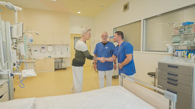 Mi. 20.15 Uhr: Doc Caro spricht mit Pflegekräften, die zur Zielscheibe werden