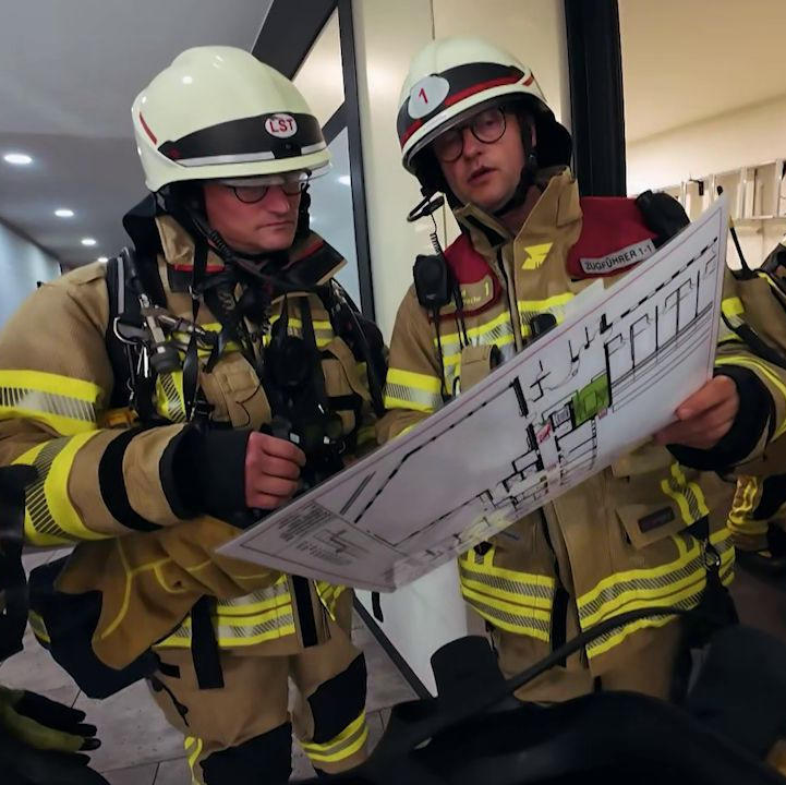Feuer, Wasser, Erde, Luft - Retter in ihrem Element