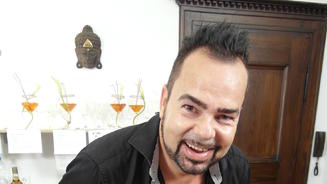 Knallige Outfits und knallige Drinks