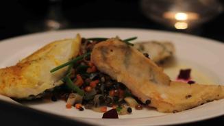 Frischer Fisch mit Linsen