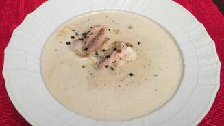 Spitzkohlsüppchen mit Speck und Barsch