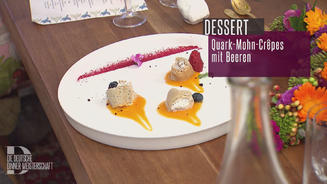 Quark-Mohn-Crêpe mit Aprikosenpüree