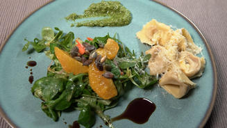 Kürbis-Tortelloni mit Walnuss-Pesto