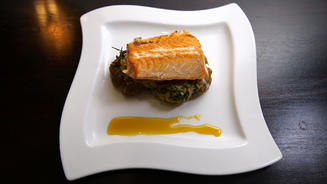 Knusprige Ofenkartoffel mit Lachs