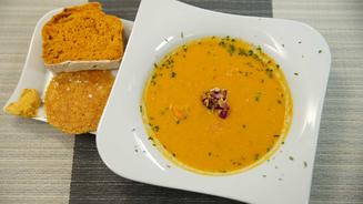 Möhrensüppchen mit Baguette