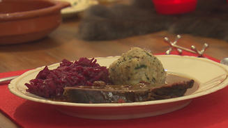 Pferdesauerbraten mit Rotkohl & Klößen