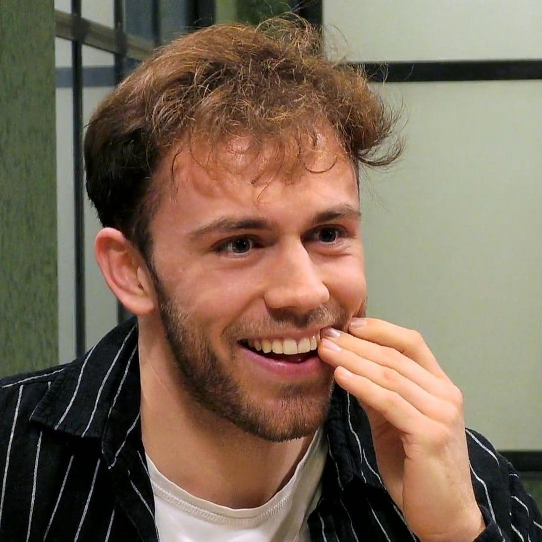 Single Lorenz kann es nicht glauben, welche Gemeinsamkeit Lucy mit seiner Ex-Freundin hat. Single Lorenz kann es nicht glauben, welche Gemeinsamkeit Lucy mit seiner Ex-Freundin hat.