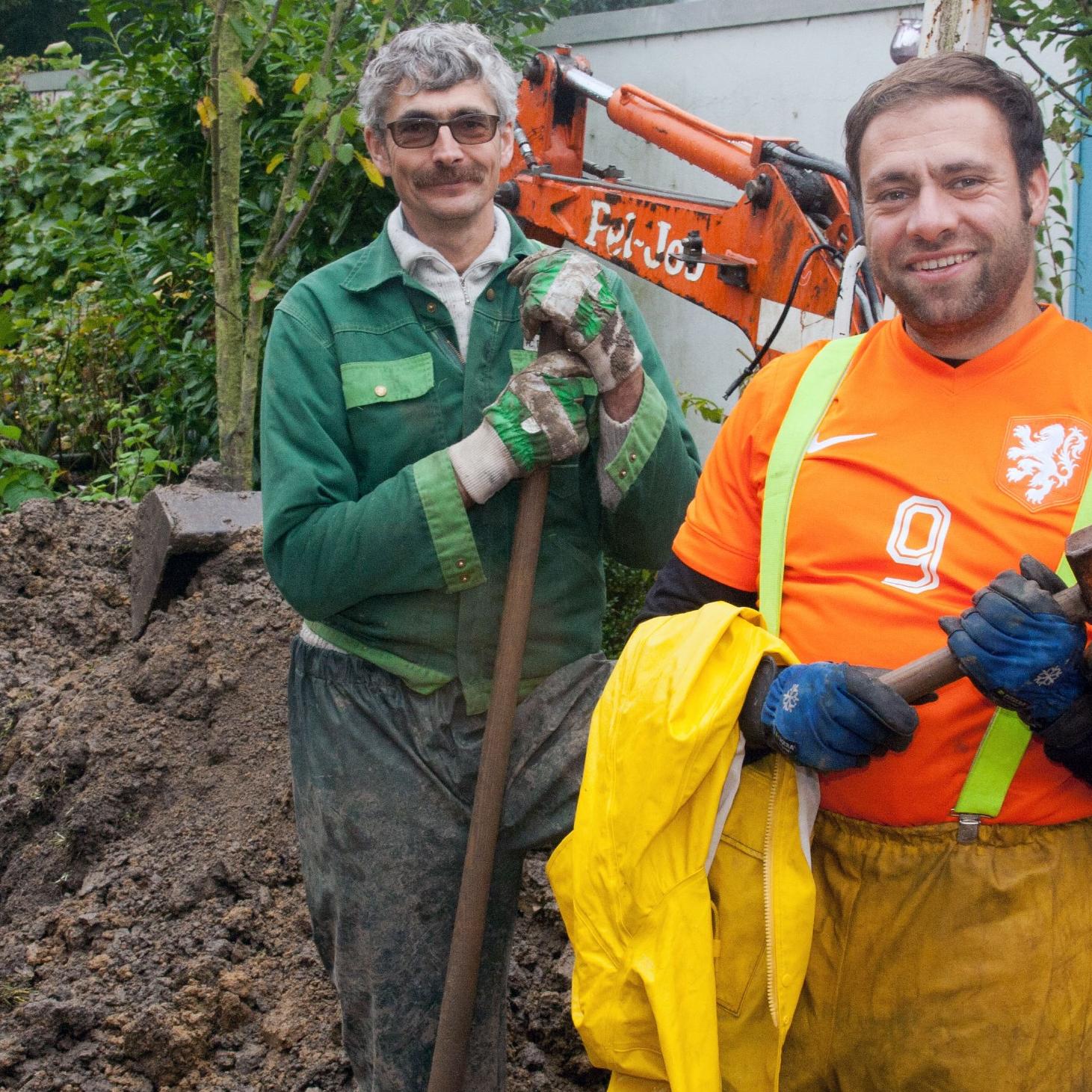 Claus Scholz (r) mit Garten-Guru Ralf Dammasch (l)