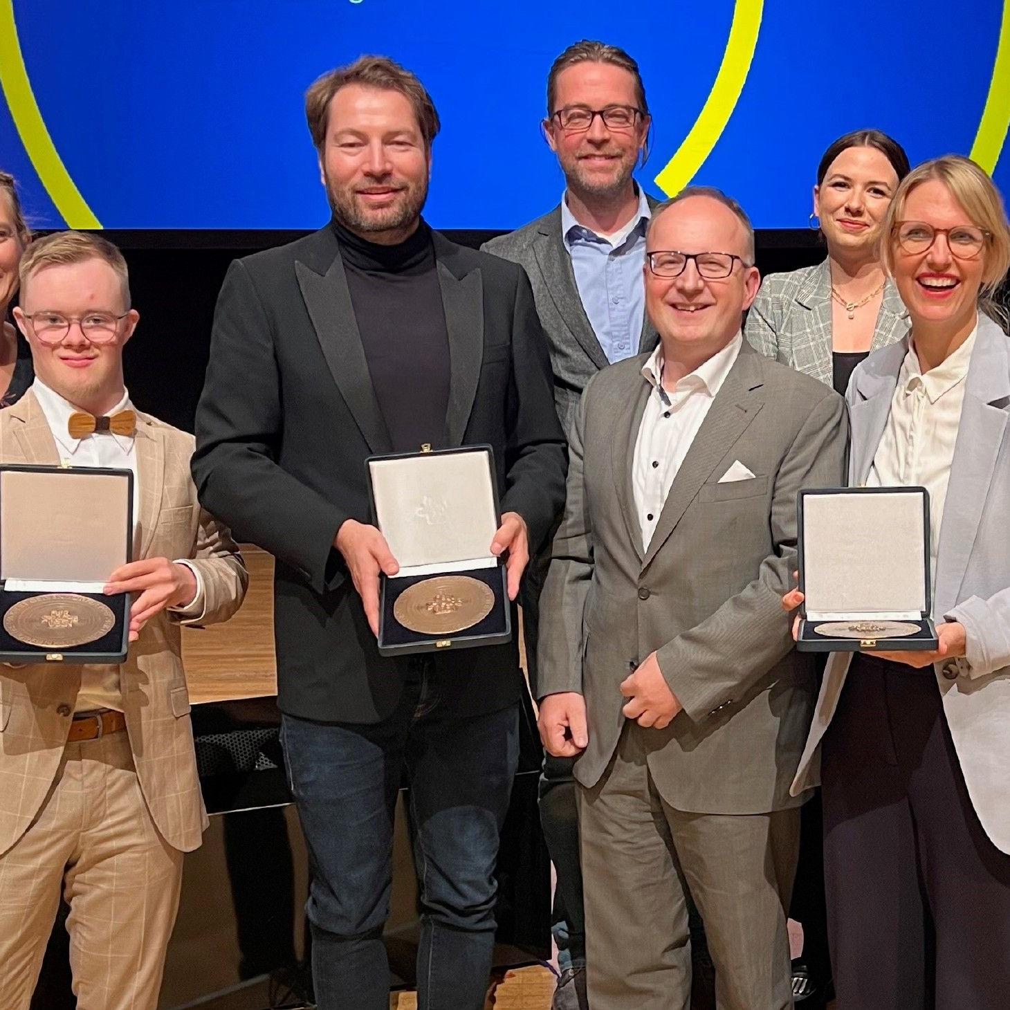 V.l.: Gesine Krug, Tobias Wolfram, Sascha Gröhl, Simon Becker, Ulrich Klugius, Laura Pelzer, Britta Eschenbach, Anne Waltermann V.l.: Gesine Krug, Tobias Wolfram, Sascha Gröhl, Simon Becker, Ulrich Klugius, Laura Pelzer, Britta Eschenbach, Anne Waltermann