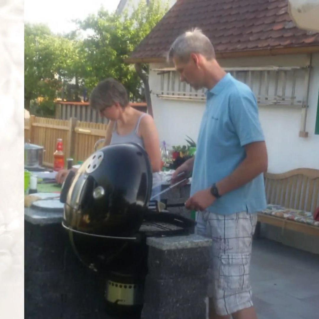 Carmen und Rüdiger bei ihrer Lieblingsbeschäftigung Carmen und Rüdiger bei ihrer Lieblingsbeschäftigung