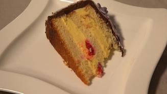 Veilchentorte mit beurre de mangue
