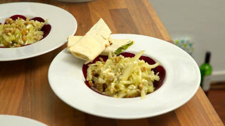 Salat, Carpaccio und Teigtasche