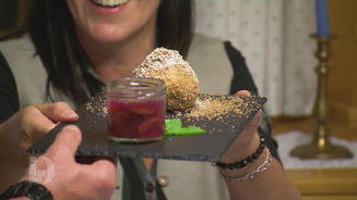 Zwetschgenknödel an Röster