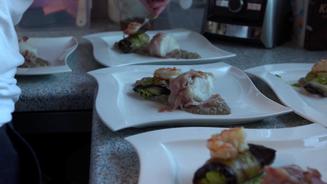 Seeteufel im Speckmantel an Auberginen