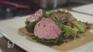 Pochiertes Kalbsfilet im Kräutermantel