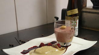 Klaus hat eine Skihütte im Flachland