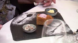 Holunder-Eis und Calamansi-Mousse