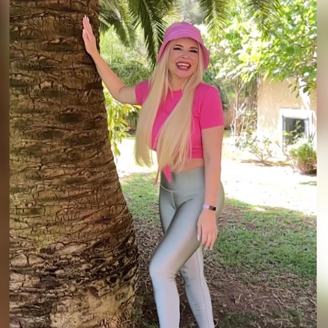 Daniela Katzenberger präsentiert auf Instagram eine unvorteilhafte Hose und zeigt dabei ihren \Cameltoe\ Daniela Katzenberger präsentiert auf Instagram eine unvorteilhafte Hose und zeigt dabei ihren \Cameltoe\