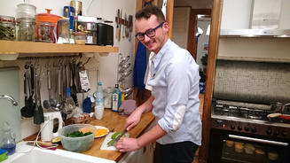 Daniel kocht mit viel Liebe