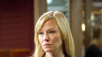 Kelly Giddish spielt Detective Amanda 