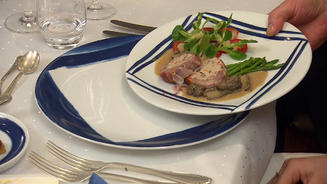 Ballotine vom Perlhuhn mit Morchelrahm