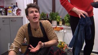 Aus Neals Küche ertönt ein Hilferuf