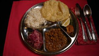 Kichererbsen mit Brot aus Punjab