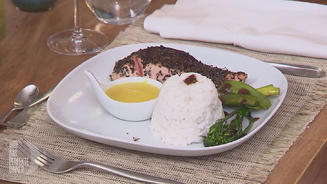 Lachs in Grünteekruste mit Safranreis