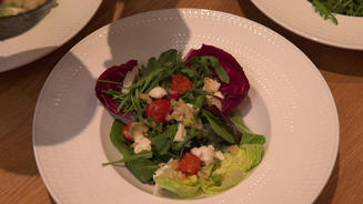 Wiesensalat mit Schweinebäckchen