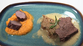 Zweierlei Reh mit Knödel 