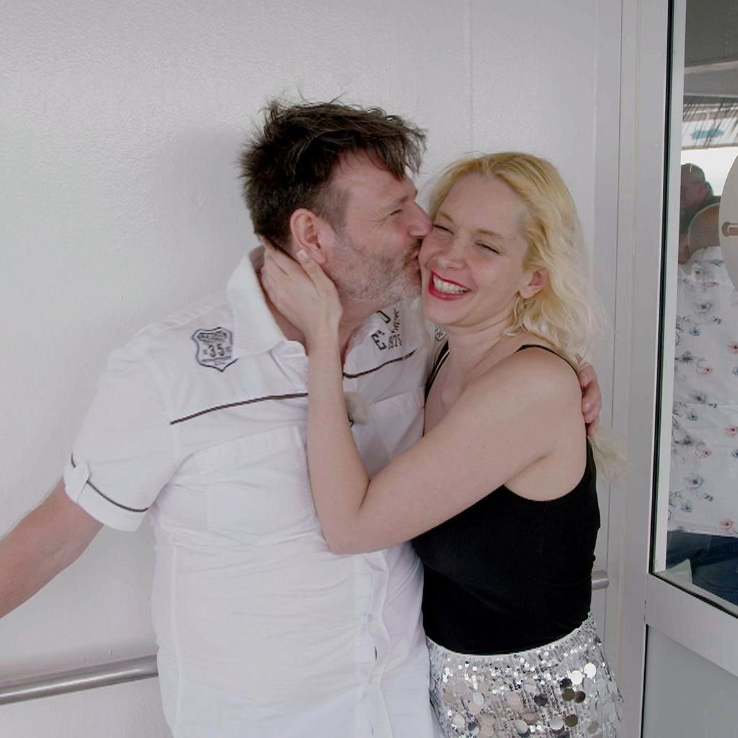 Karo und Robert testen ihre Liebe Karo und Robert testen ihre Liebe