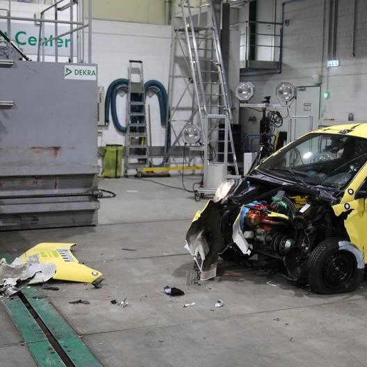 Exklusiver Crashtest: Wie sicher sind Leichtkraftfahrzeuge?