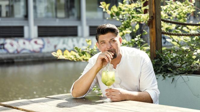 "Kitchen Impossible" mit Tim Mälzer im Livestream auf RTL+ sehen