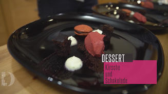 Brownie mit Kirscheis