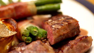 Roastbeef auf einer Rotweinjus