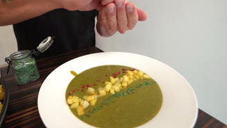 Spinat-Minze-Süppchen mit Kartoffeln