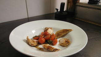 Klaus hat eine Skihütte im Flachland