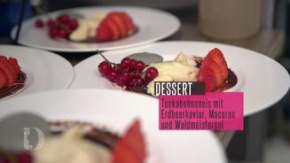 Tonkabohneneis mit Erdbeerkaviar