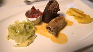 Roulade, dazu Thymian-Spitzkohl 