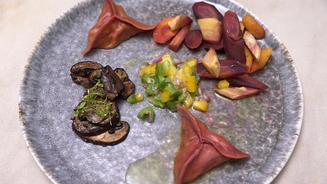 Portobello-Steak mit Wurzelgemüse