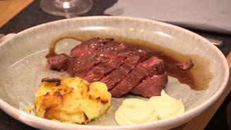 Steak an Rotweinjus, mit Gratin