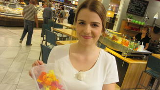 Kristina muss noch viel dekorieren