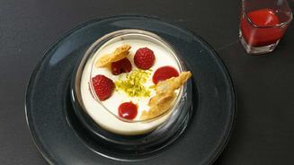 Zweierlei Mousse mit Mandel-Crunch